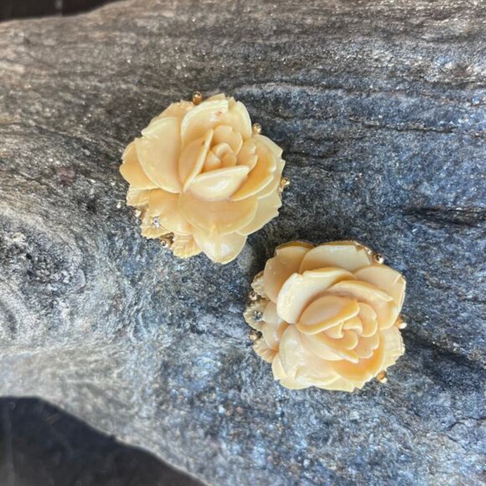 Vintage beautiful carved cellulite or bone Large flower rhinestone earrings